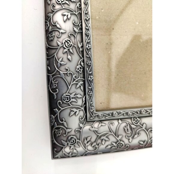 Malden Metal Silver Floral 5x7 Picture Frame - Picture 4 of 7